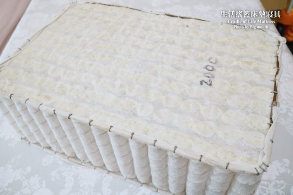 恩典的 2000 顆平行排列獨立筒