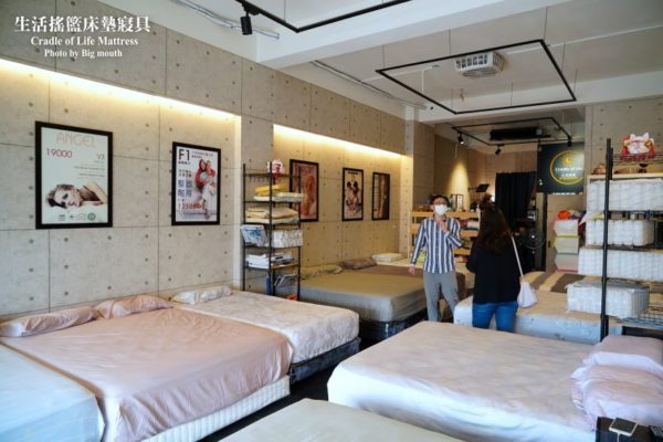 桃園門市店內展示床